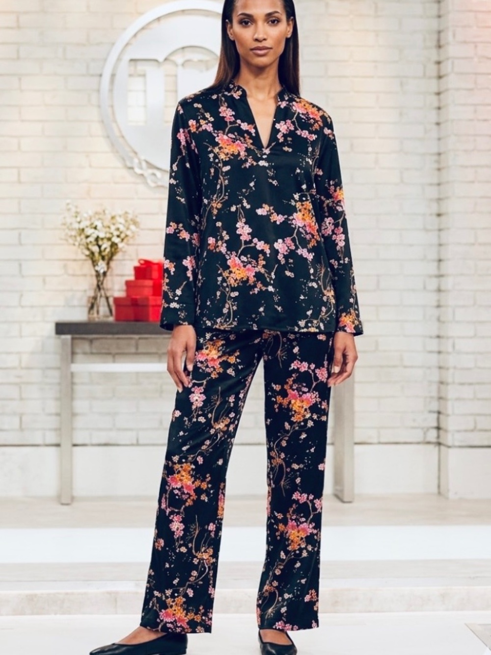 Natori Jersey Knit Mandarin Collar Pyjama Set • Black/Multi Floral * Size M